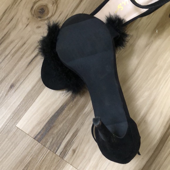 LULU’S SEXY BEDROOM STRAP PUMPS. Size 9. Great condition. Faux fur at th… - Picture 2 of 6